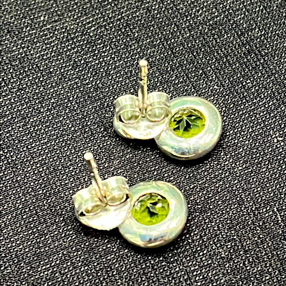 1.25ct Peridot 14KGP Stud Earrings - Picture 3 of 5
